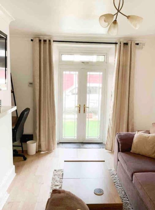 Lovely Two Bedroom Apartment, With Private Garden! Torquay Exterior foto